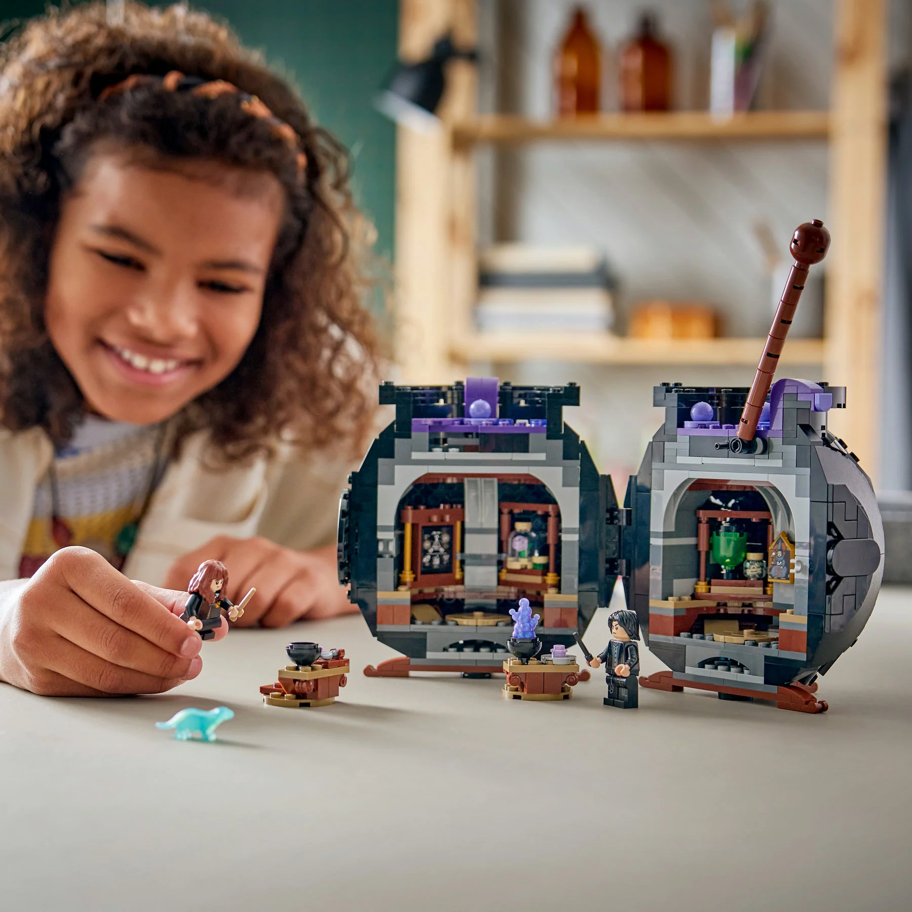 Cauldron - Secret Potions Classroom LEGO - Image 3