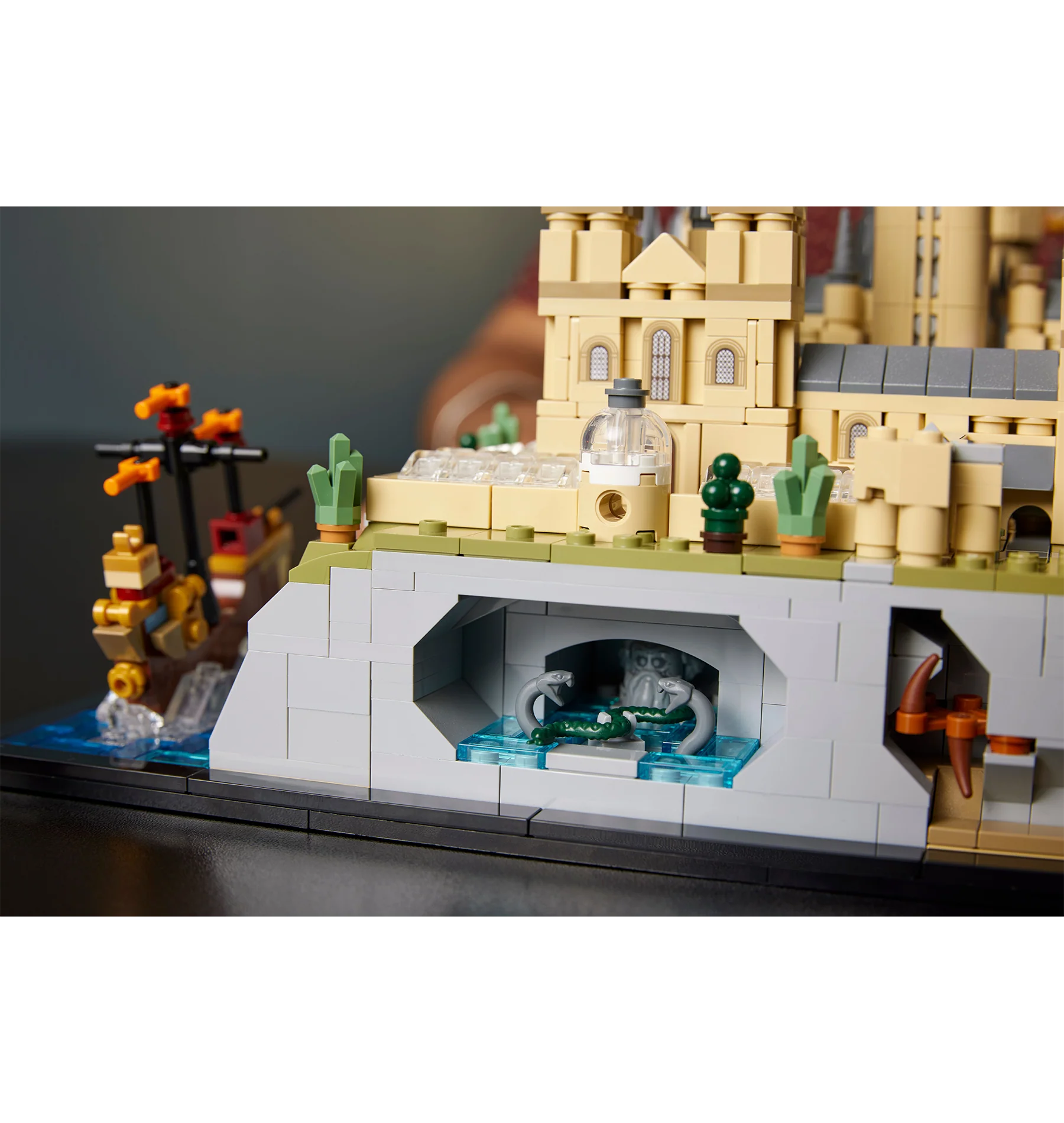 Hogwarts Castle and Grounds LEGO - Image 8