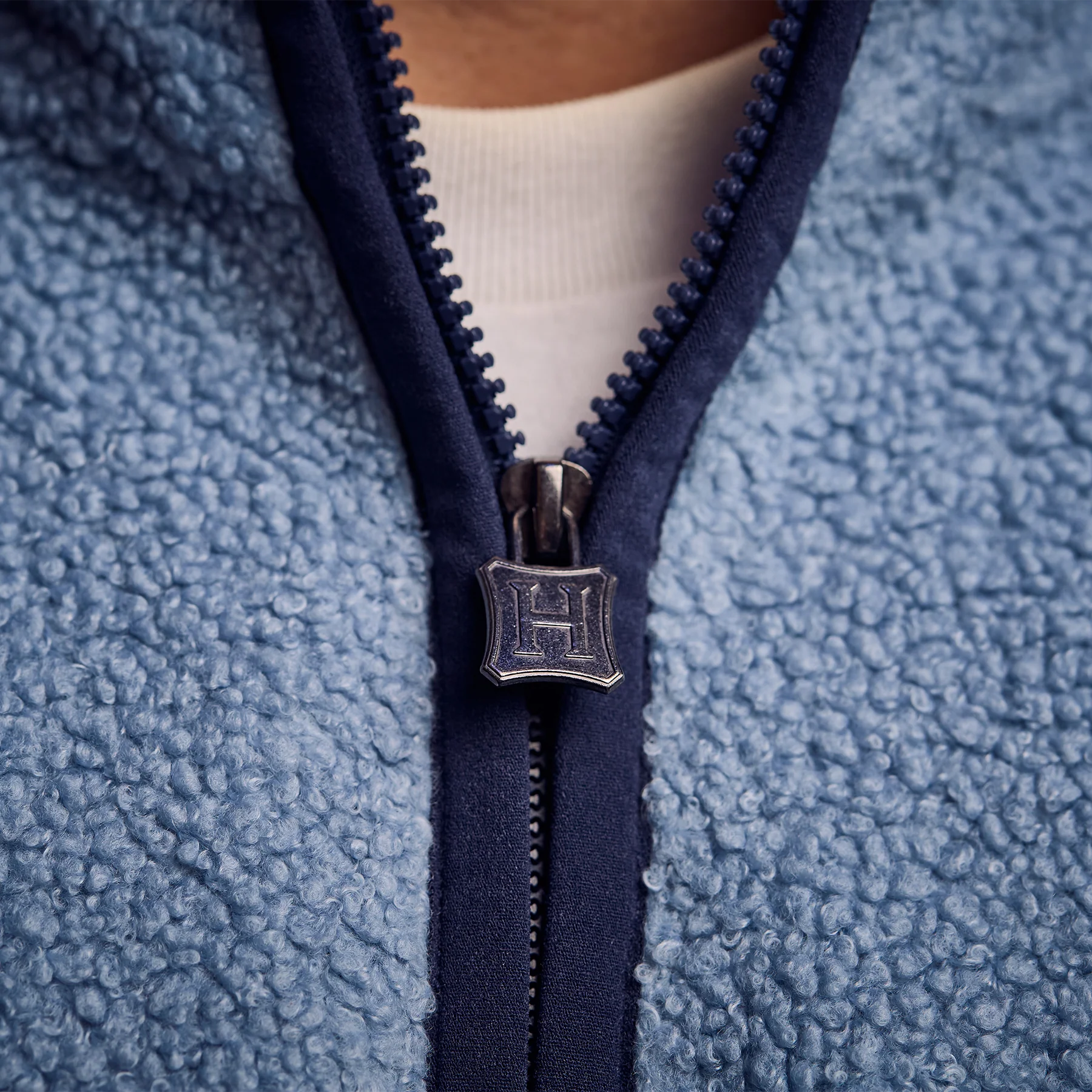 Hogwarts Crest Fleece - Image 2